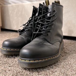 ALMOST NEW DOC MARTINS